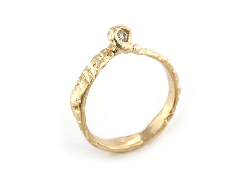 prsten s přírodním diamantem ze žlutého zlata